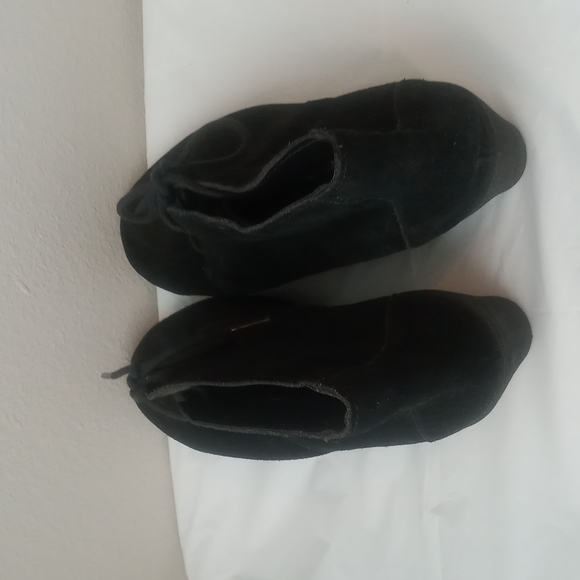 White Mountain Booties - Picture 3 of 8